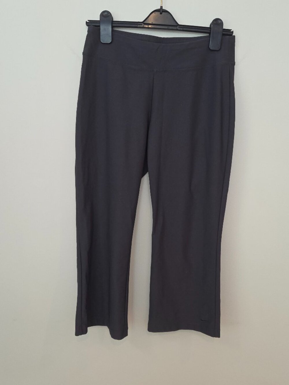 Nike Dri-FIT Gray Wide Leg Capri Leggings Medium